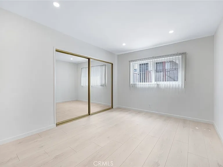 580 W Stocker St #4 — Photo 7