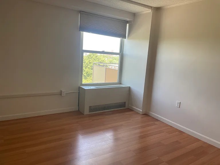 293 Harvard St S #6 — Photo 6