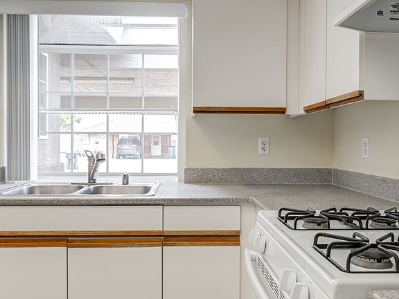 2nd image of 3041 2nd St #4B-2Ba