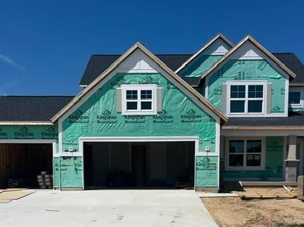 671 Waterford Village Dr NW, Grand Rapids, MI 49534