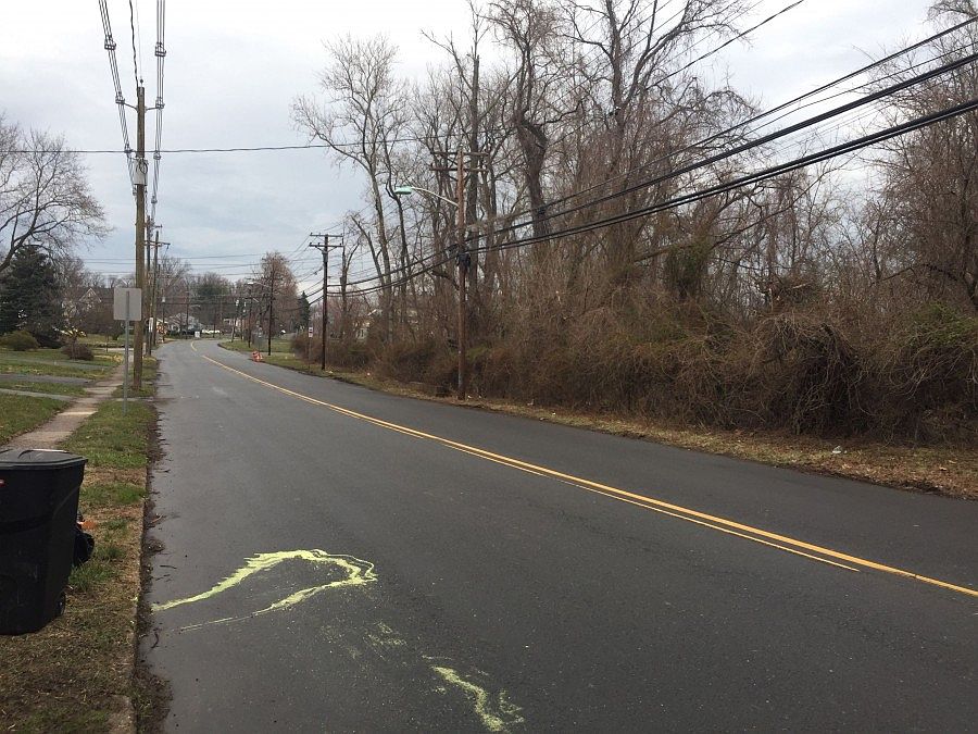 2nd image of 885 Lower Ferry Rd