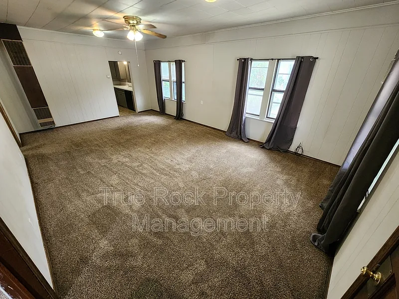 2 bed, 1.0 bath, $875 — Photo 2