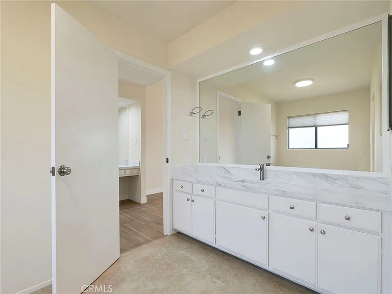 5214 Calatrana Dr — Photo 25
