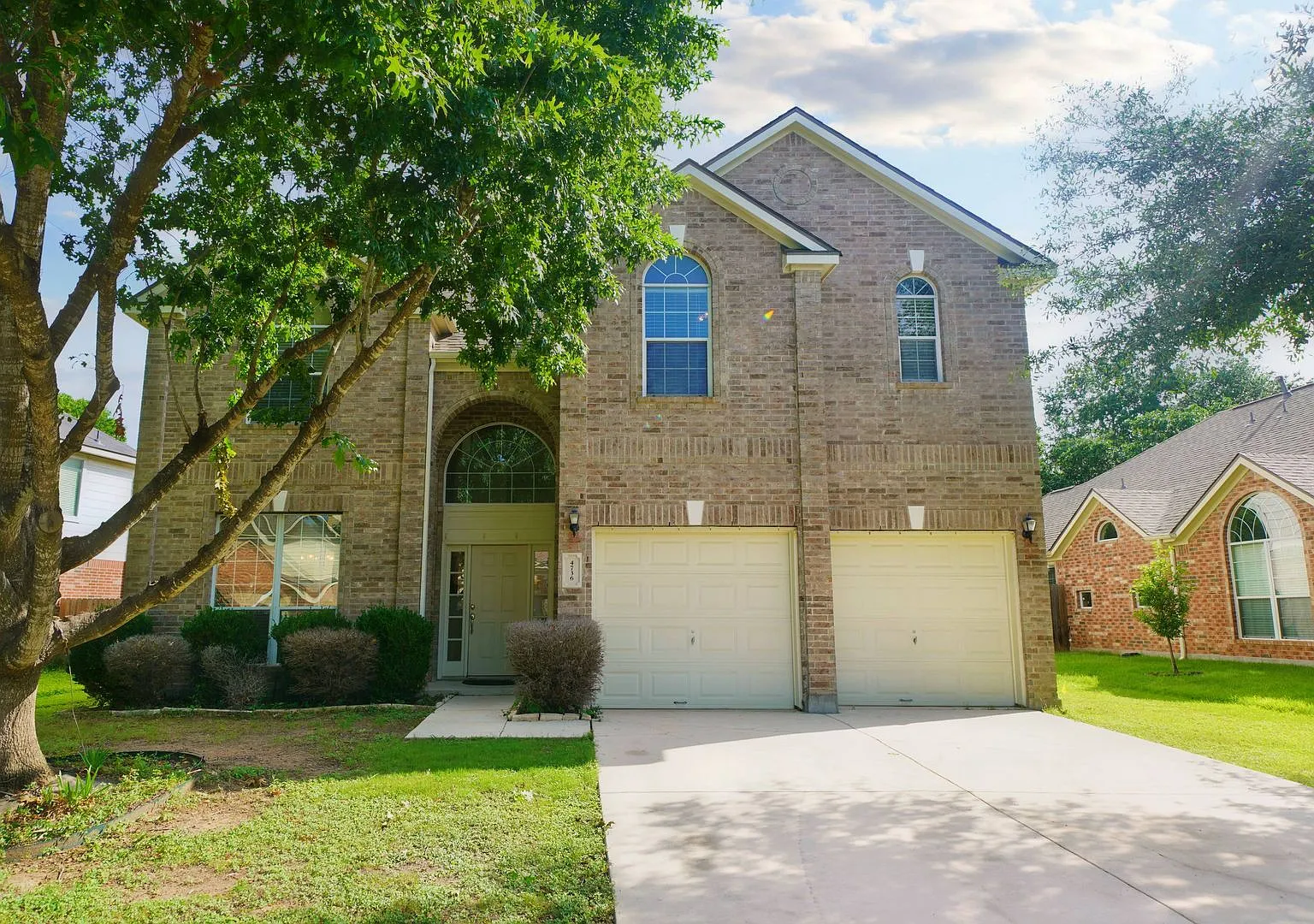 Gorgeous 5 Bedroom Home in Gated Subdivision - Schertz - Realtor Commmission: $550 — Photo 1