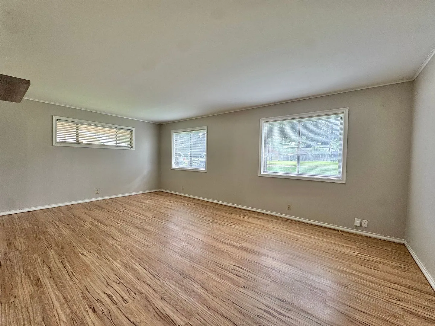 For Rent Spacious Home Next to Spring Lake Park! — Photo 3