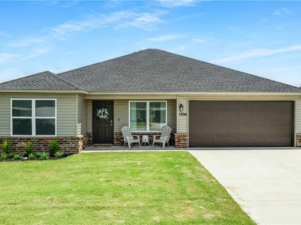 1708 Ace Ave, Gentry, AR 72734
