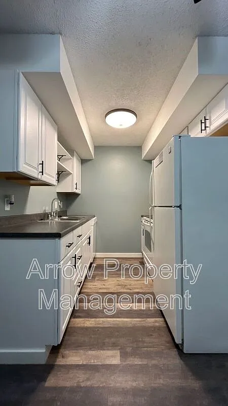 2 bed, 1.0 bath, 826 sqft, $1,200 — Photo 3