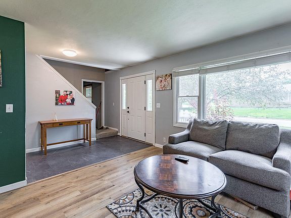 4th image of 827 Sunrise Cir