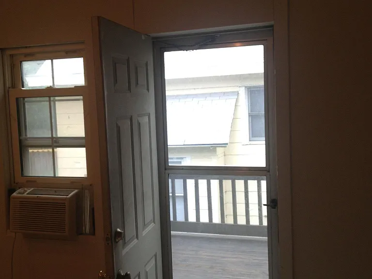 1213 Ohio St #4 — Photo 3