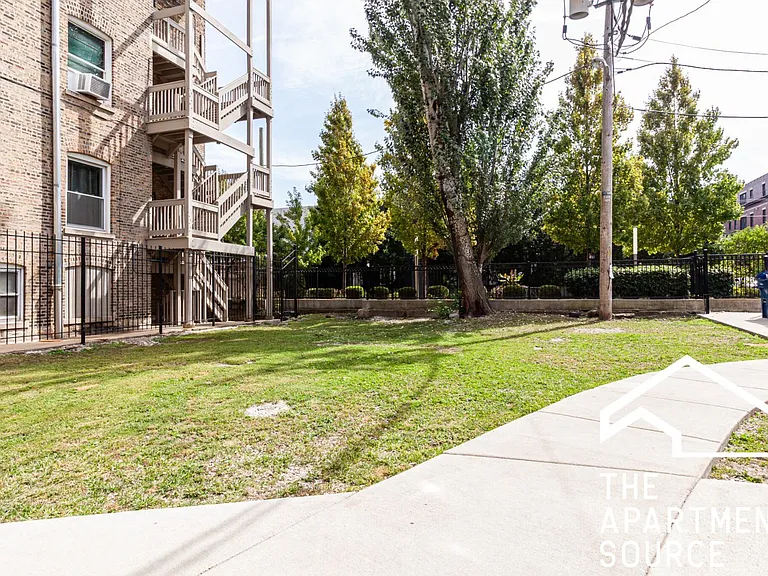 633 W Barry Ave #101 — Photo 12