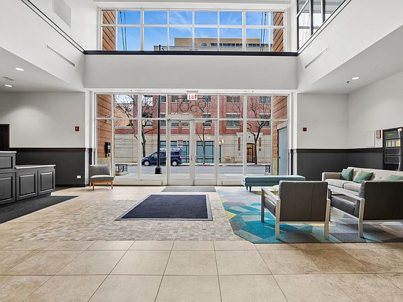 3rd image of 950 W Monroe St Unit 809