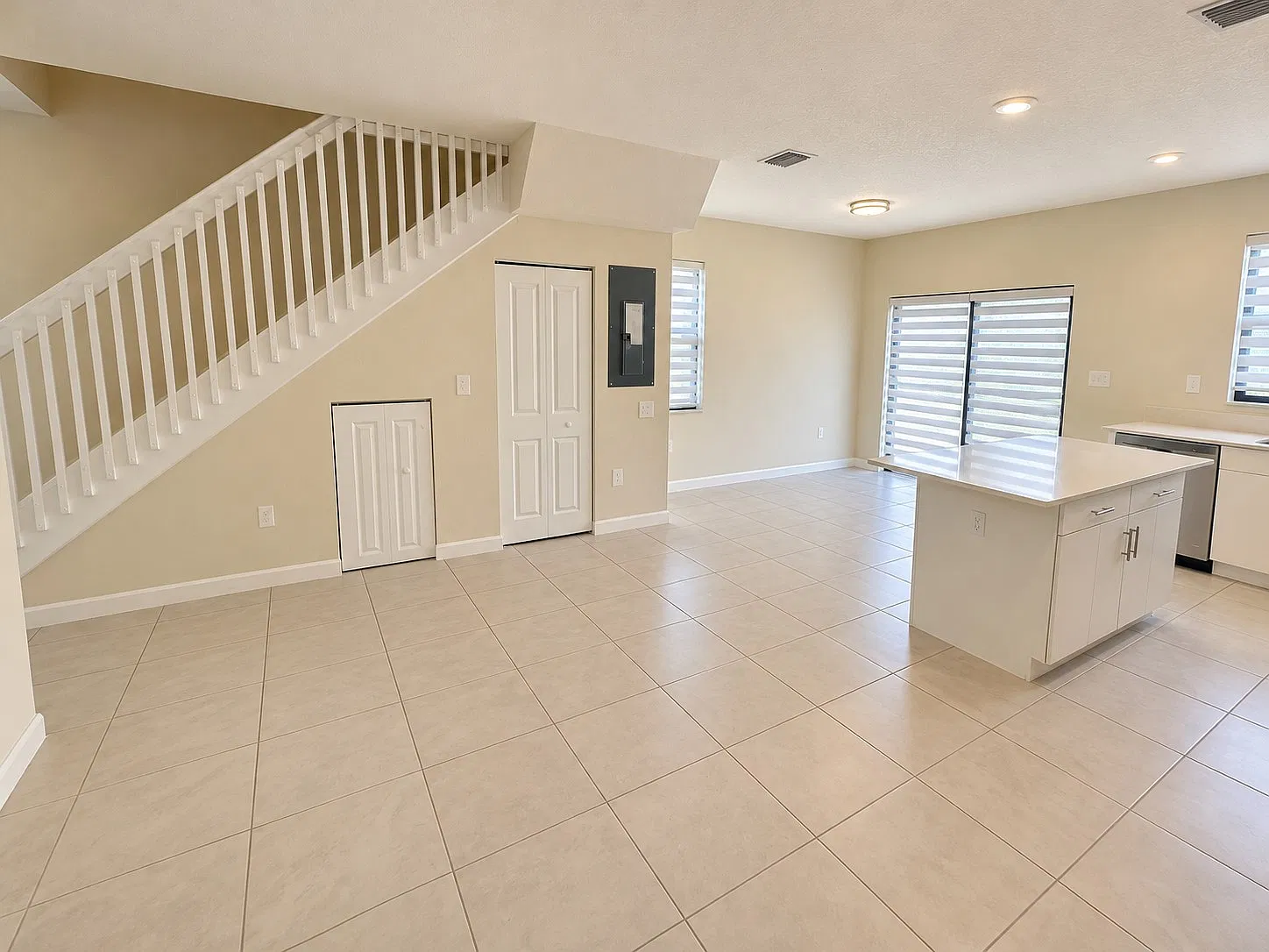Aquabella 3270 West 114th Terr (Huentelauquen Corp) - 620 — Photo 3