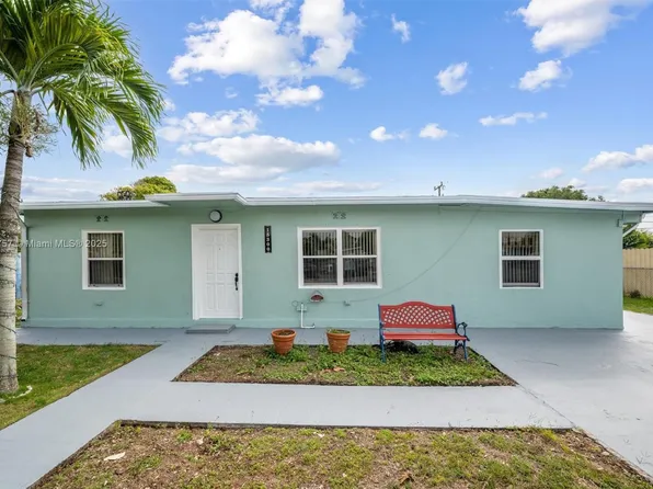 15300 Leisure Dr, Homestead, FL 33033