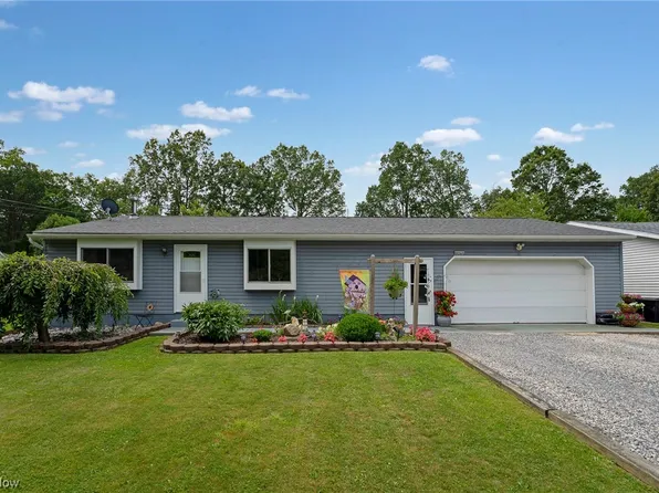 18065 Hillcrest Dr, Lake Milton, OH 44429