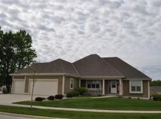 1715 Sagewood Cir, West Bend, WI 53095