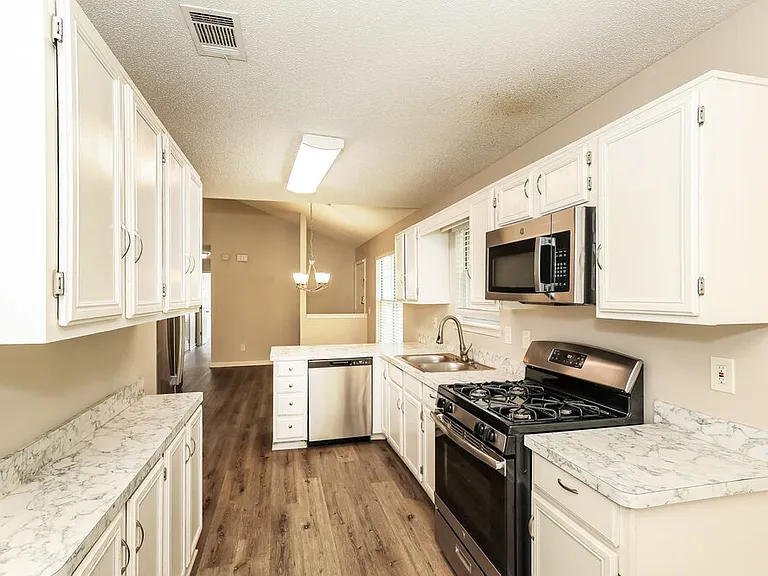 1310 Waterton Trl — Photo 8
