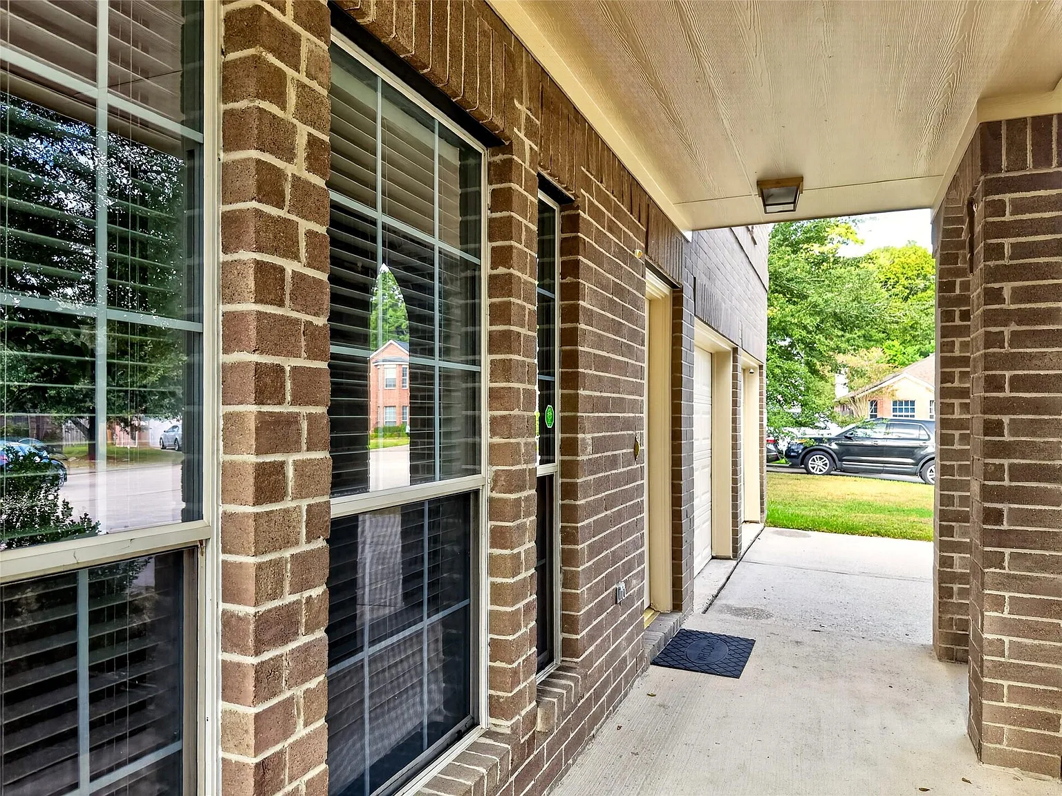 3 bed, 2.5 bath, 2109 sqft, $2,100 — Photo 4