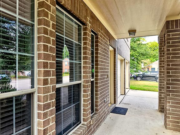 4th image of 4914 Jasmine Meadows Ln