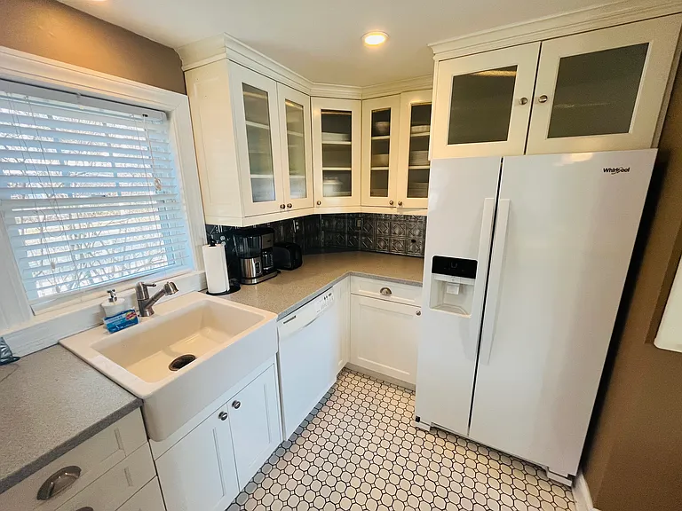 331 Front St — Photo 16