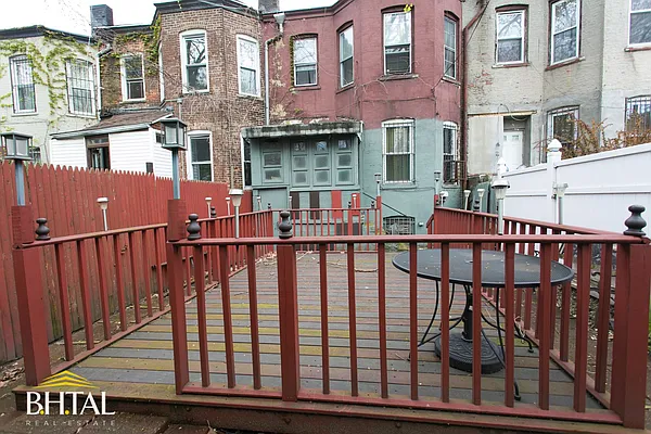 Sold by B.H. TAL Real Estate | media 8