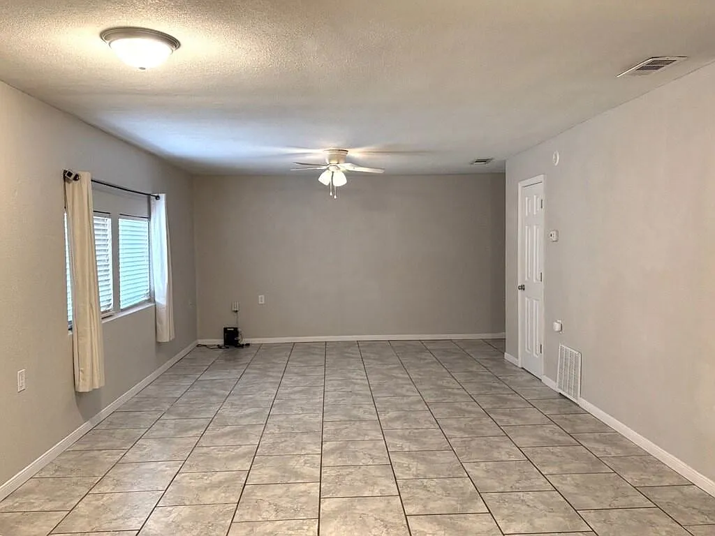 2 bed, 1.0 bath, 1000 sqft, $1,795 — Photo 3