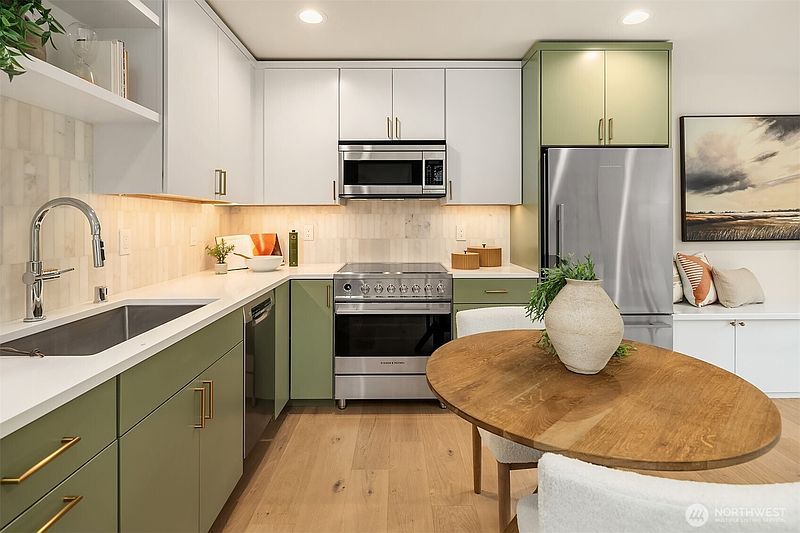 5th image of 7062 Cleopatra Place NW