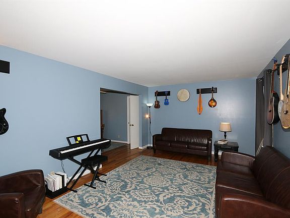 4th image of 9877 Tollgate Ln