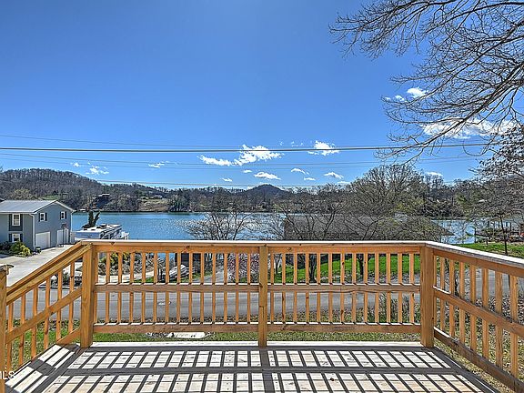 2nd image of 3601 Hazelnut Dr