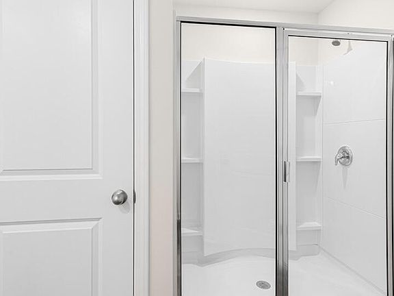5th image of 128 Starlight St