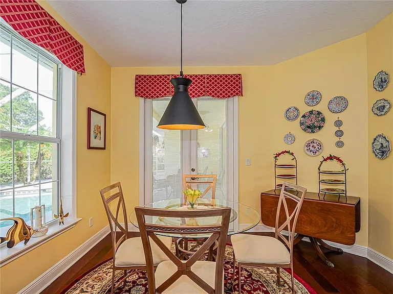 5873 Pine Ridge Cir — Photo 15
