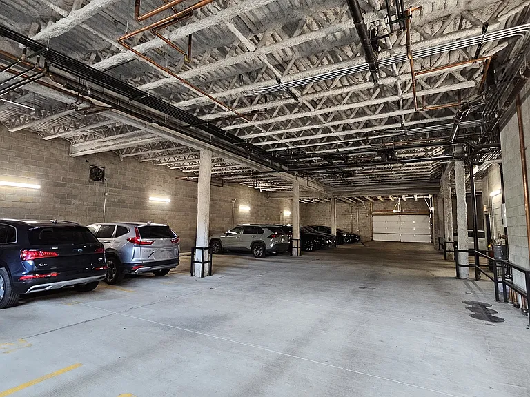 3154 N Southport Ave #202 — Photo 5