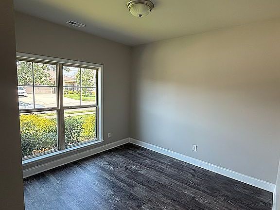 5th image of 108 Balboa Rd