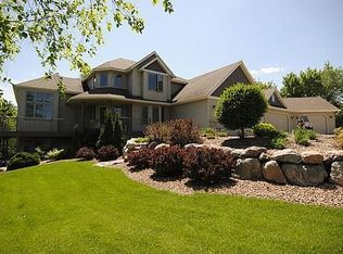 1678 Chateau Ave, Shakopee, MN 55379