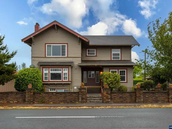 2306 3rd St, Tillamook, OR 97141