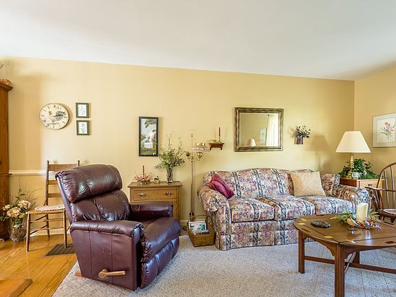 4th image of 158 Abbott Cir
