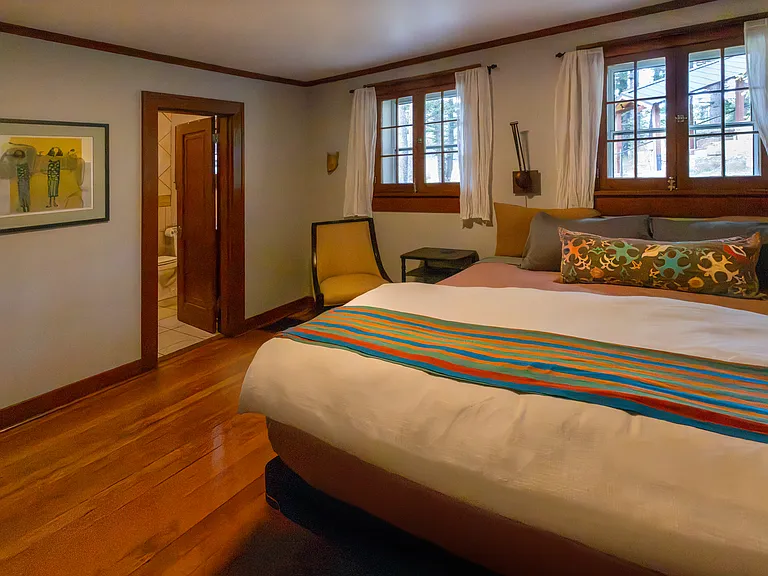 McKinney room