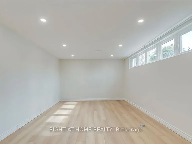 49 Rayne Ave — Photo 20