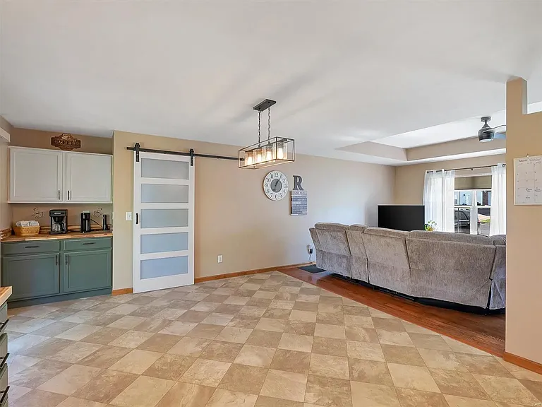 2109 Brookview Ct — Photo 6