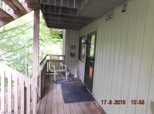 556 Meredith Ln, Cuyahoga Falls, OH