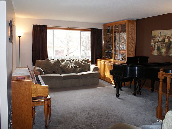 3rd image of 10212 Ghia St NE