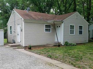 2305 SW 26th Dr, Topeka, KS 66611