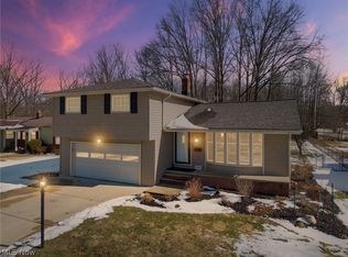 5729 Forest Ridge Dr, North Olmsted, OH 44070