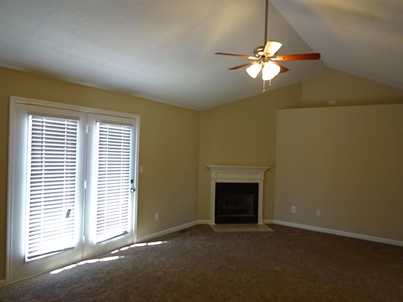 3rd image of 914 Cortland Ct