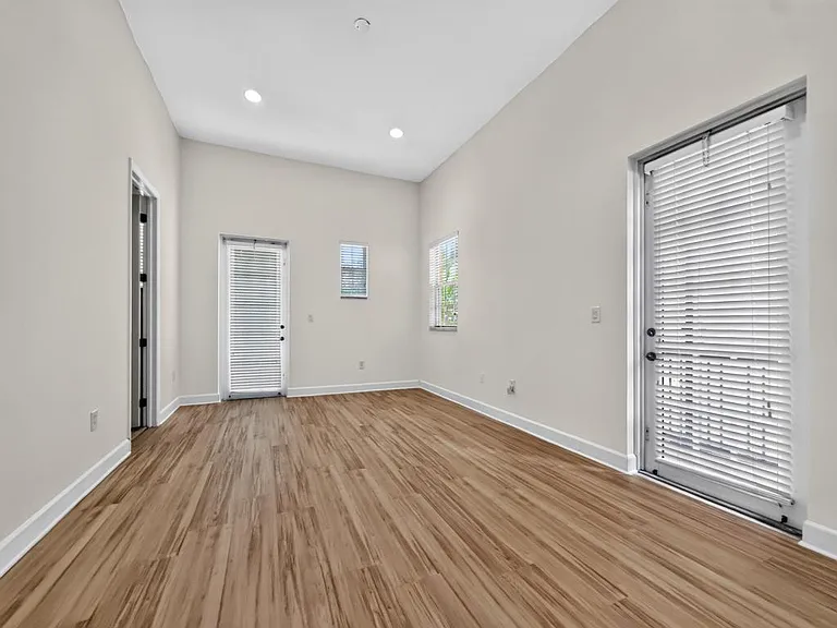 625 SW 146th Ter — Photo 12