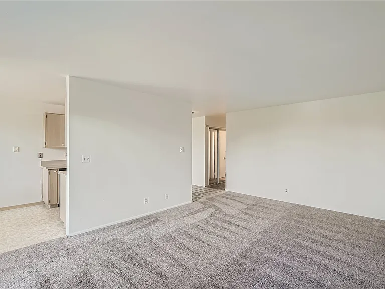 Sunset View Apartments — Photo 9