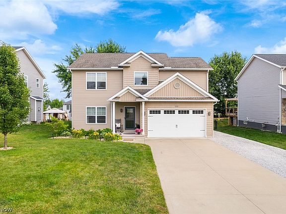 3rd image of 213 Hillside Dr