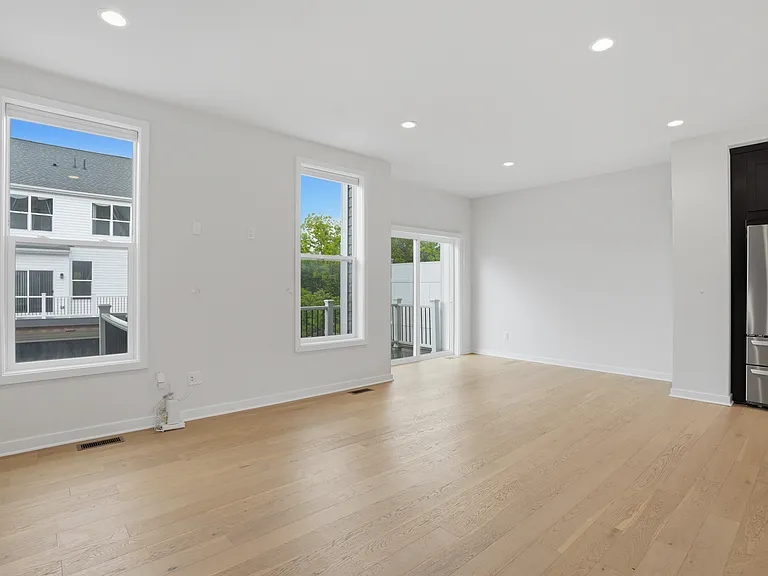 2893 Rayfield Ave — Photo 21