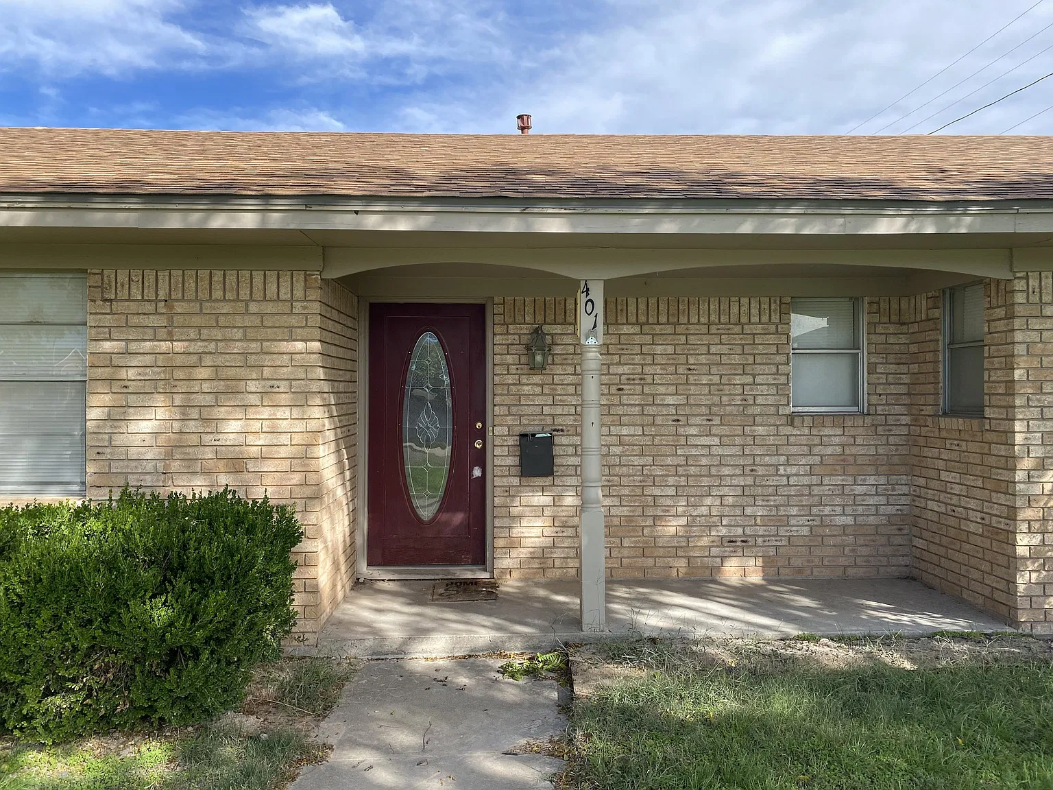 3 bed, 2.5 bath, 1874 sqft, $2,100 — Photo 2