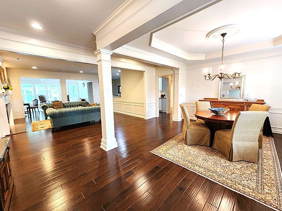 4th image of 1081 Lakefront Ct