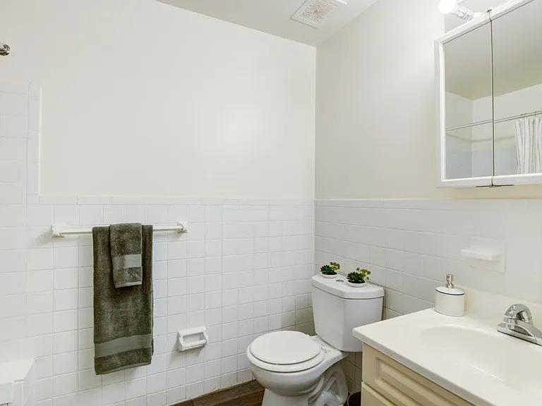 Woodacres Apartment Homes — Photo 14